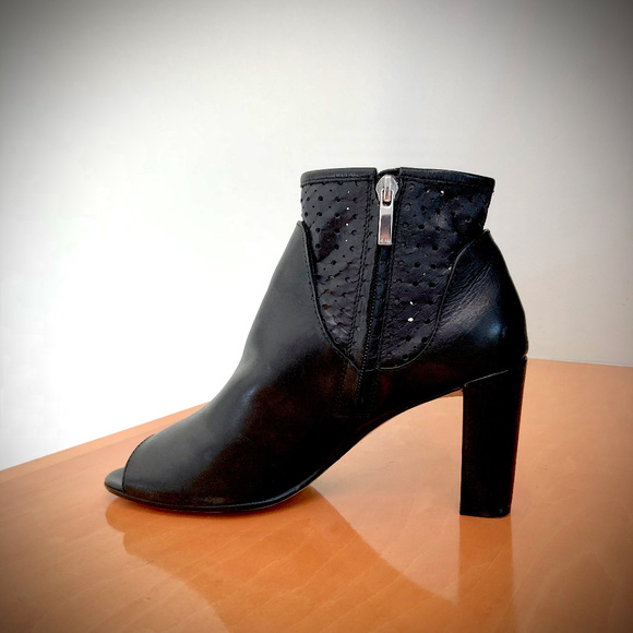 Karen Millen NWT Perforated Black Leather Peeptoe Booties, Size 7 - Picture 3 of 8